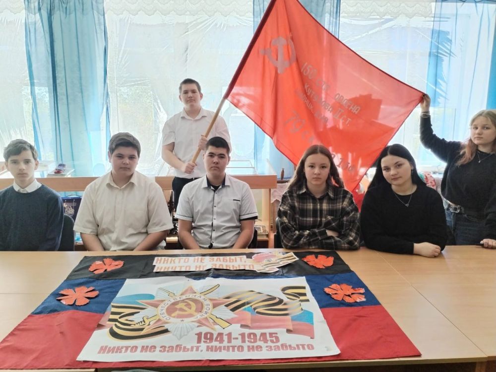 В школе Ждановки прошел музейный урок на тему «Знамя Победы»