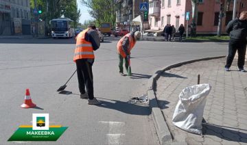 Сотрудниками МУП АГМ «Перспектива» выполнены работы: по сбору летучего мусора и очистке урн, по уборке тротуаров и дорог, по ул. Московской, Островского, Малиновского, Чубаря, Свободы, Ермощенко, Победы, Ленина, Плеханова...