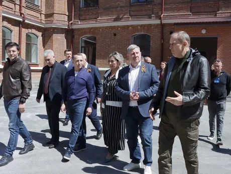 Глава Правительства ДНР и Губернатор Ленинградской области посетили ряд объектов в Мариуполе