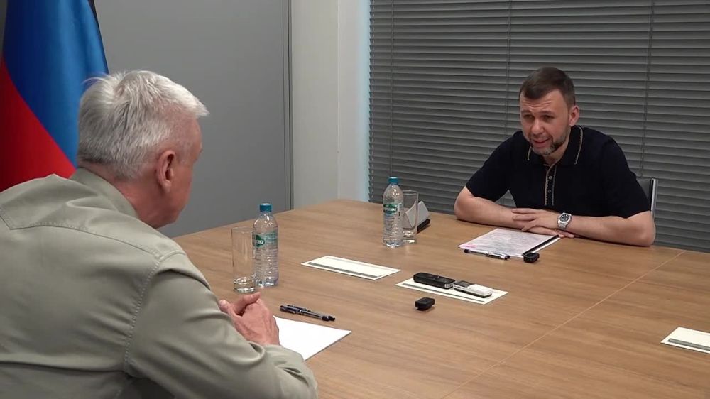 Глава ДНР Денис Пушилин и губернатор Магаданской области Сергей Носов обсудили расширение программы капитального ремонта социальных объектов в Ждановке