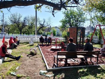 Сегодня 29 апреля состоялась встреча с жителями села Старомарьевка, на которой поднимались актуальные вопросы, которые касались всех жителей, а именно:
