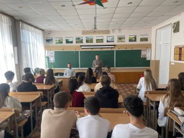 Сегодня, 29 апреля, на базе ГБОУ "Старобешевская школа №1 Старобешевского МО" состоялась встреча в рамках программы повышения привлекательности государственной службы среди молодёжи "ГосСтарт.Диалог"
