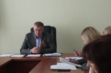 Сергей Юзвинкевич: Сегодня провёл расширенное аппаратное совещание с начальниками отделов и структурных подразделений Администрации Володарского МО, руководителями предприятий, территориальных подразделений министерств и...