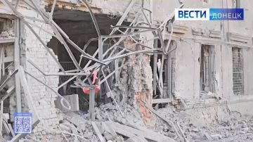 Последствия обстрела центра Горловки со стороны ВСУ