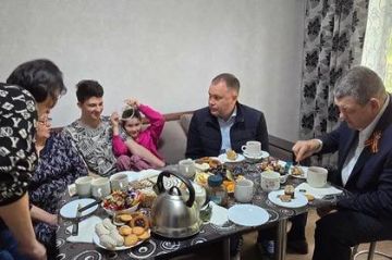 Губернатор Кузбасса проведал семью, чудом уцелевшую под обстрелом ВСУ в Горловке