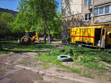 Сегодня, 29 апреля, сотрудниками ГУП ДНР "Вода Донбасса" совместно с подрядной организацией шеф-региона г. Москва, проводились аварийно-восстановительные работы на сетях водоснабжения на пр. Ленинский, 92, в Ленинском...