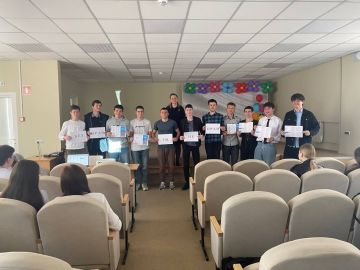 Сотрудники ГАИ Мангуша провели профилактическую беседу по БДД со школьниками