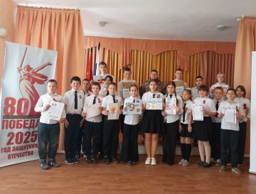 Для наших ЗАЩИТНИКОВ!. Воспитанники Центра юнармейской подготовки "Шахтерский Дом Юнармии" собрали и передали своим старшим товарищам, защищающим Россию на фронтах специальной военной операции, посылки