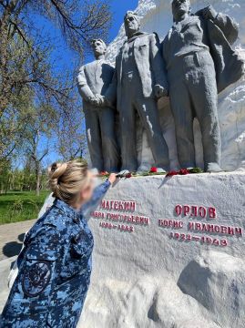 Сотрудники филиала УИИ по Буденновскому району г. Донецка приняли участие в патриотическом мероприятии