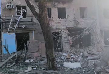 Украинские боевики обстреляли центр Горловки, сообщил мэр города Иван Приходько