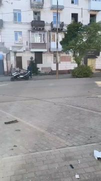 В центре Горловки в результате сегодняшнего артобстрела пострадали 16 человек, среди них годовалый ребёнок