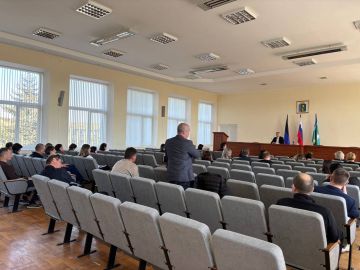 Глава муниципального образования Мангушский муниципальный округ Борис Трима провел плановое оперативное совещание с начальниками структурных подразделений администрации Мангушского МО, территориальных подразделений...