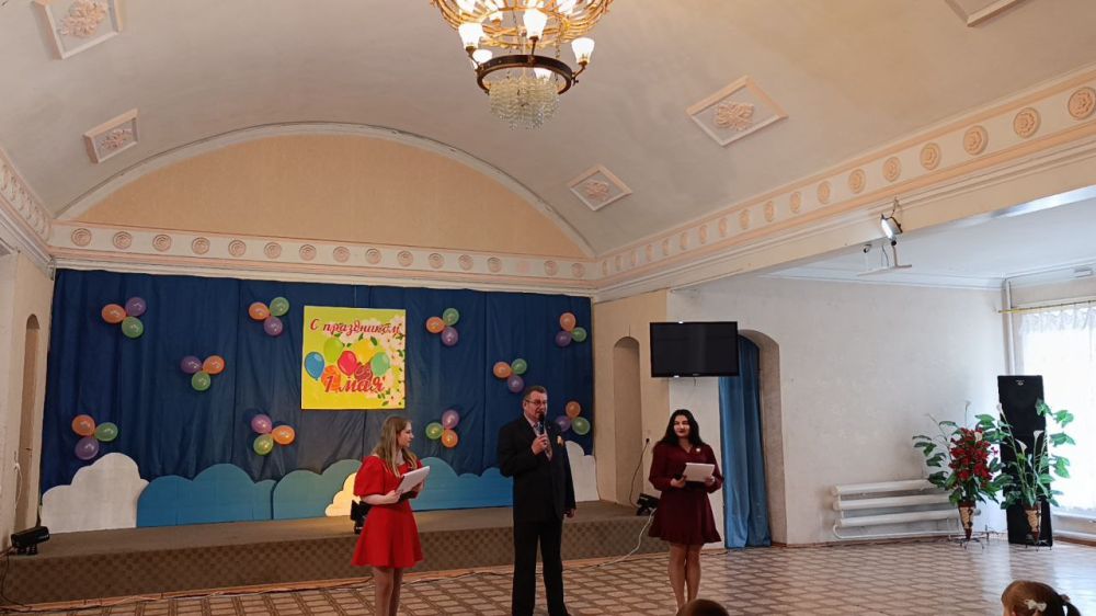 Игорь Лызов: В Амвросиевке, в Центре культуры и досуга "Виктория", прошла детская развлекательная программа, посвященная празднику 1 мая!