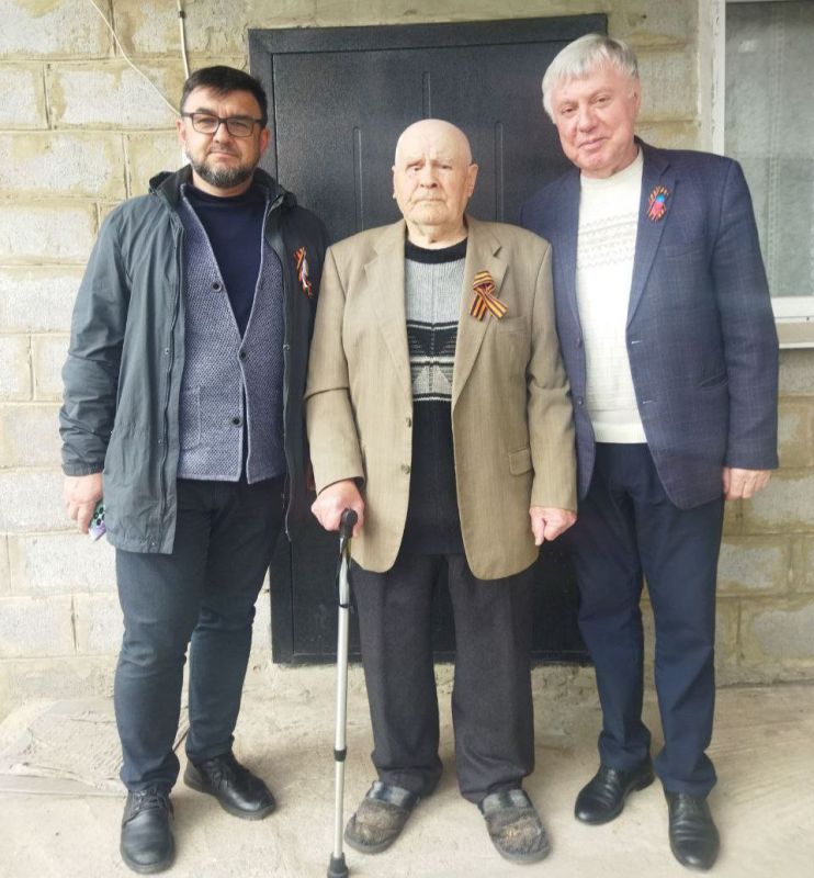 Депутаты Шахтерского муниципального совета поздравили труженика тыла