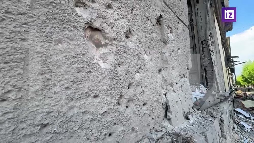 Прилет пришелся под стену жилого дома, несущая конструкция толщиной в три кирпича полностью обвалилась