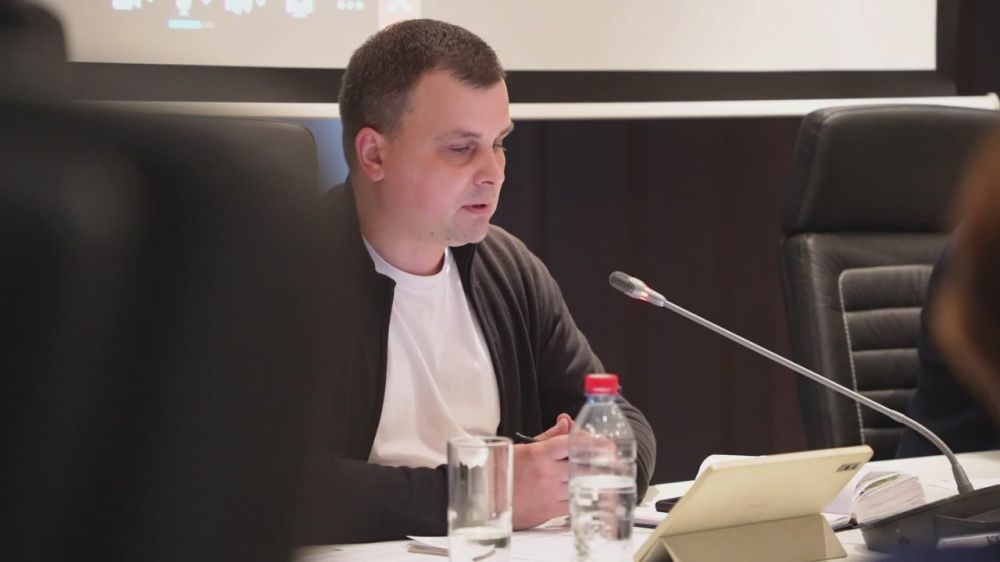 Кирилл Макаров: На заседании по реализации проекта «Старший брат» вместе с коллегами из ведомств, силового блока и молодёжных организаций мы честно посмотрели на всё, что было сделано