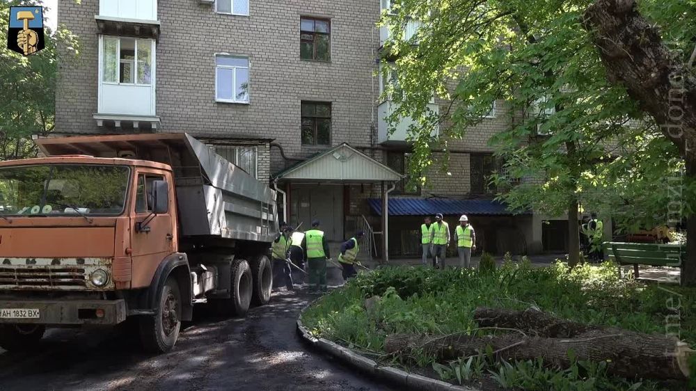 Алексей Кулемзин: Вслед за Петровским районом ремонт внутриквартального покрытия стартовал в Ворошиловском районе