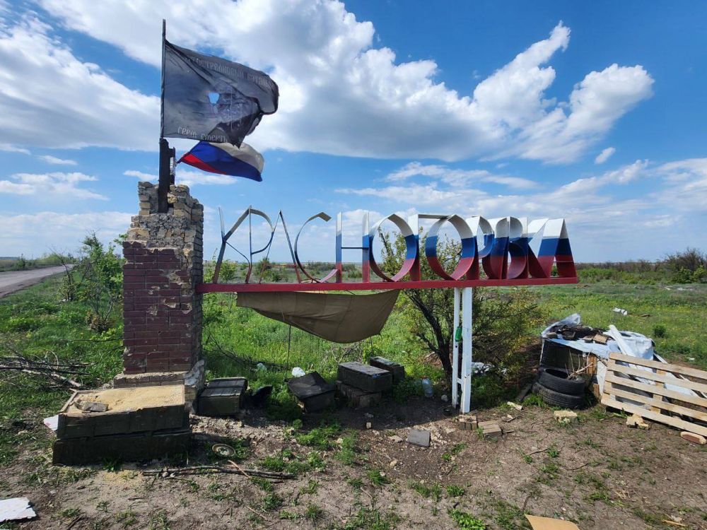 Денис Машков: Сегодня, 30 апреля, вместе с коллегами – депутатами Народного Совета ДНР Сергеем Прокопенко, Мариной Каплянок, Денисом Островским, Дмитрием Диким, Евгением Белашевым, Максимом Швецом организовали доставку...