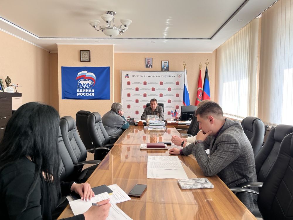 Константин Зинченко: Провел прием граждан совместно с представителями профильных управлений и отделов администрации Волновахского МО
