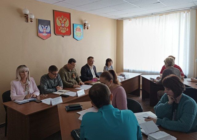 Игорь Лызов: На еженедельном аппаратном совещании с начальниками управлений, отделов, секторов администрации округа и руководителями учреждений рассмотрели ряд вопросов, среди которых начальник управления труда и социальной...