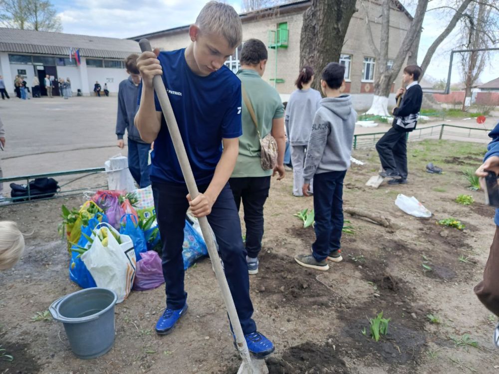 Игорь Мартынов: По поручению Главы Донецкой Народной Республики Дениса Пушилина городской округ Енакиево продолжает принимать участие в акции по благоустройству и озеленению Республики «Зеленый Донбасс»