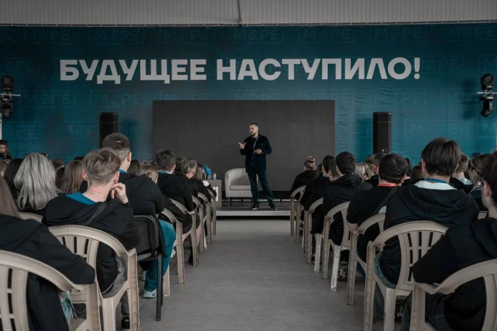 Кирилл Макаров: На форуме «МОРЕ», который проводит «Молодая Республика», встретился с координаторами штабов, их заместителями и пресс-секретарями