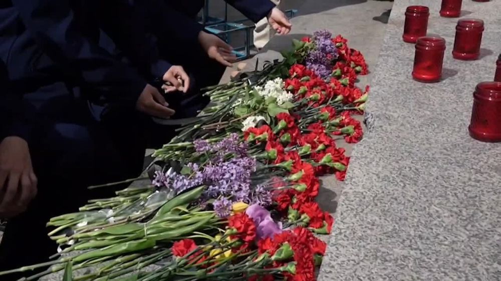 Александр Подгорный: 150 молодых людей почтили память погибших в Доме профсоюзов