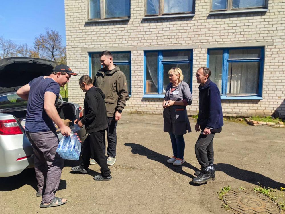 Министр ЖКХ Липецкой области передал гуманитарную помощь в ПВР Володарского округа