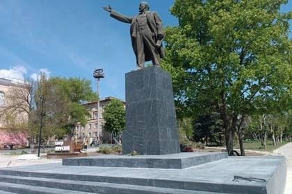 Амурская область завершила ремонт памятника Ленину в Амвросиевке