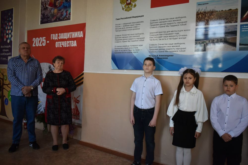 В Ульяновской школе Амвросиевского муниципального округа открыли Парту Героя