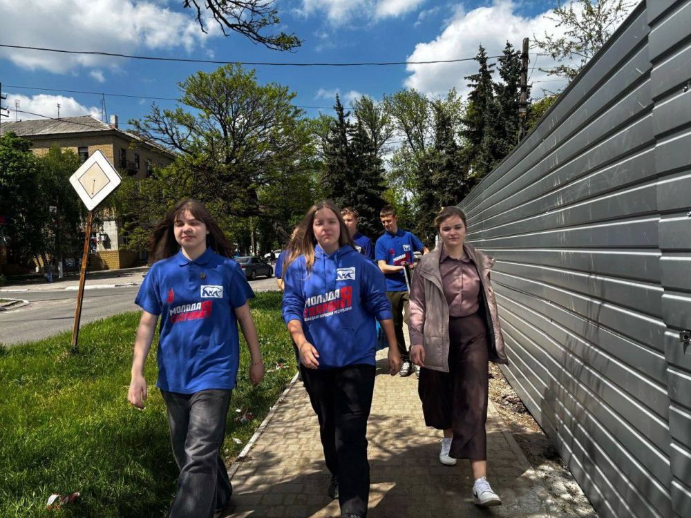 Молодежь Ждановки приняла участие в благоустройстве города