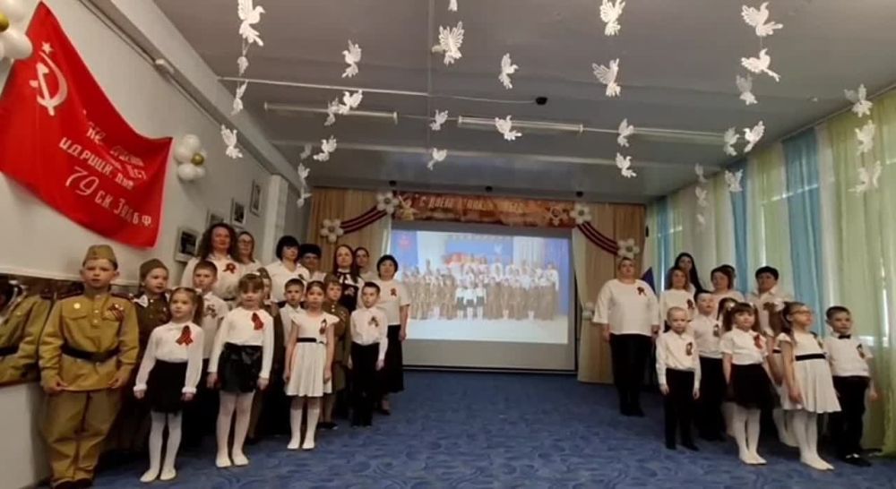 Дети Ждановки и Магадана совместно исполнили легендарную песню «День Победы»
