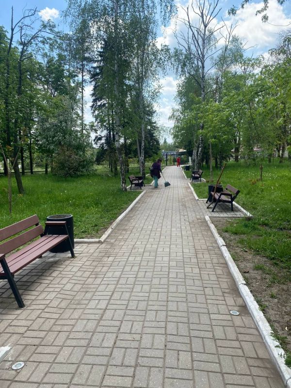 В Ждановке произведена частичная замена лавок