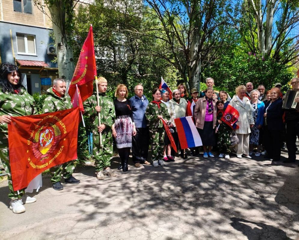 ������ ��������: � ��������������� ������ ������������ ������ ������ ����������� �����������, ����������� 80-����� ������ � ������� ������������� �����