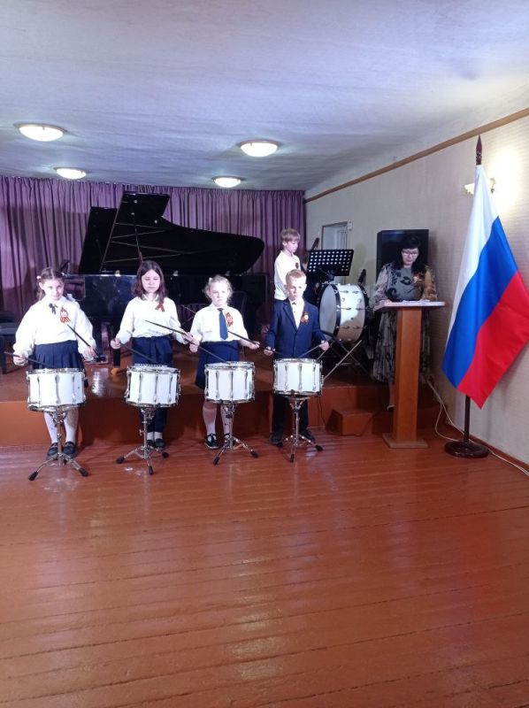 Концерт в школе искусств. 6 мая в концертном зале Детской Юнокоммунаровской школы искусств состоялось праздничное мероприятие «Великий День Победы!», посвященное 80-летию со Дня Победы над немецко-фашистскими захватчиками
