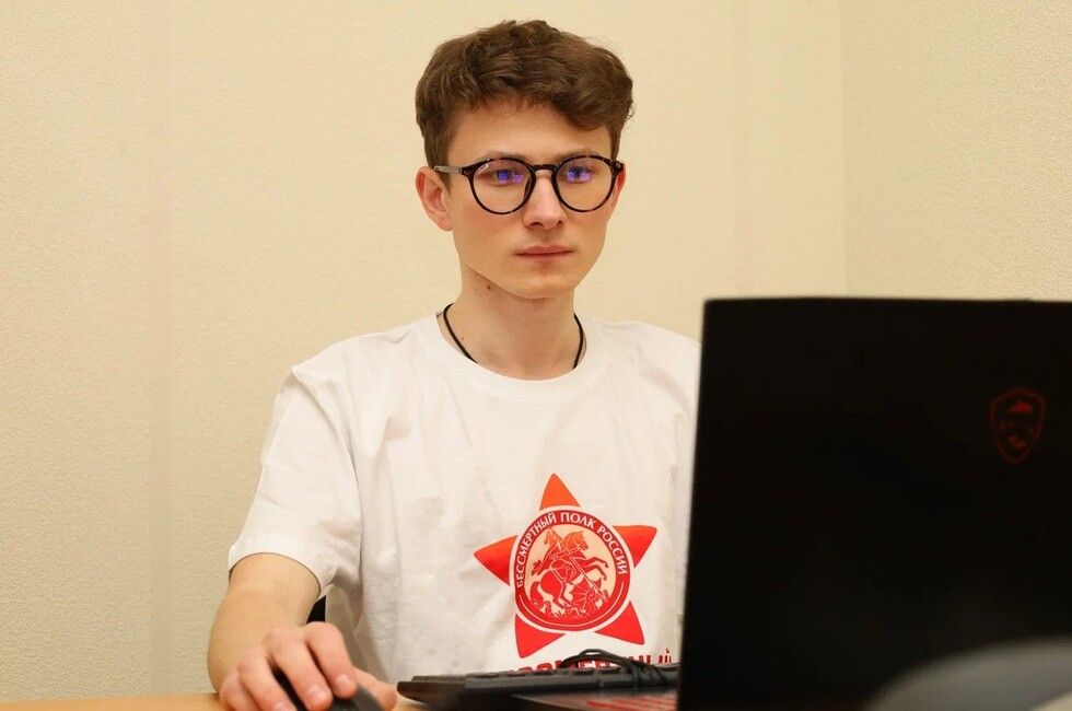 Молодежь ДНР помогает в модерации Бессмертного полка. Сколько уже проверено