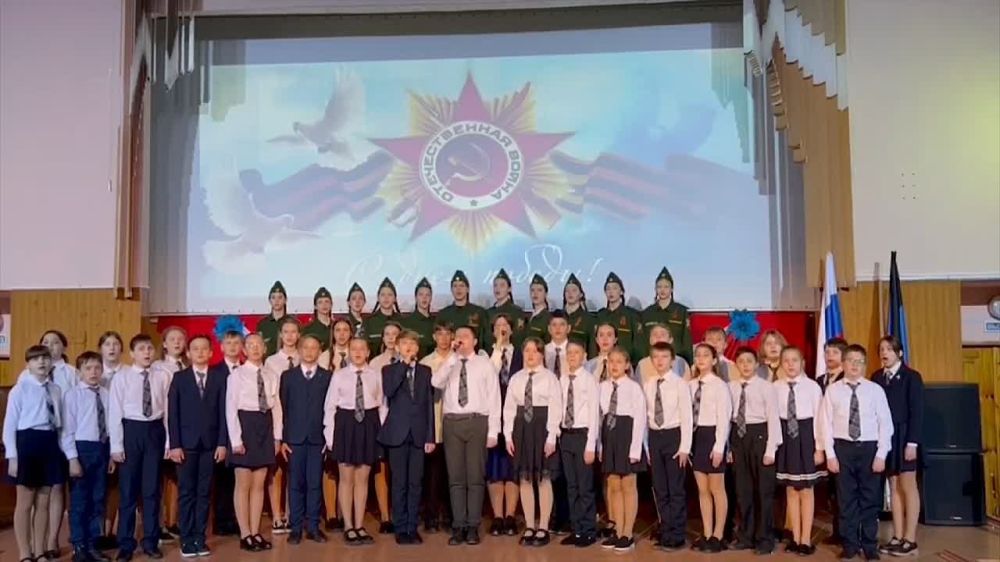 Ученики гвардейских классов исполнили песню День Победы
