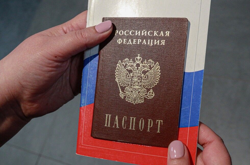 Почти 9,5 тыс. человек на освобожденных территориях ДНР обратились за паспортами РФ