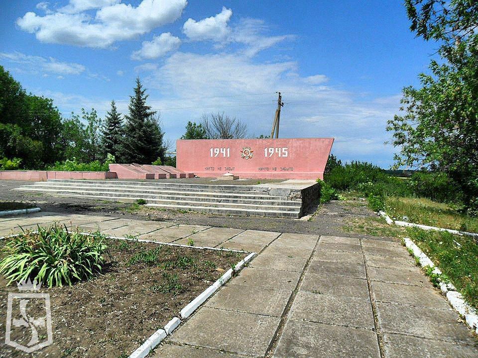 Игорь Лызов: Сегодня в рубрике «Памятники Великой Отечественной Войны» рассказываем о Братской могиле советских воинов и памятник односельчанам в селе Мокроеланчик