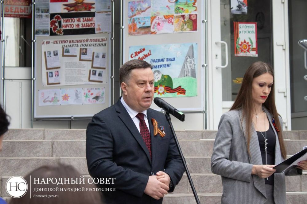 Константин Кузьмин принял участие в открытии стелы памяти погибших комунальщиков