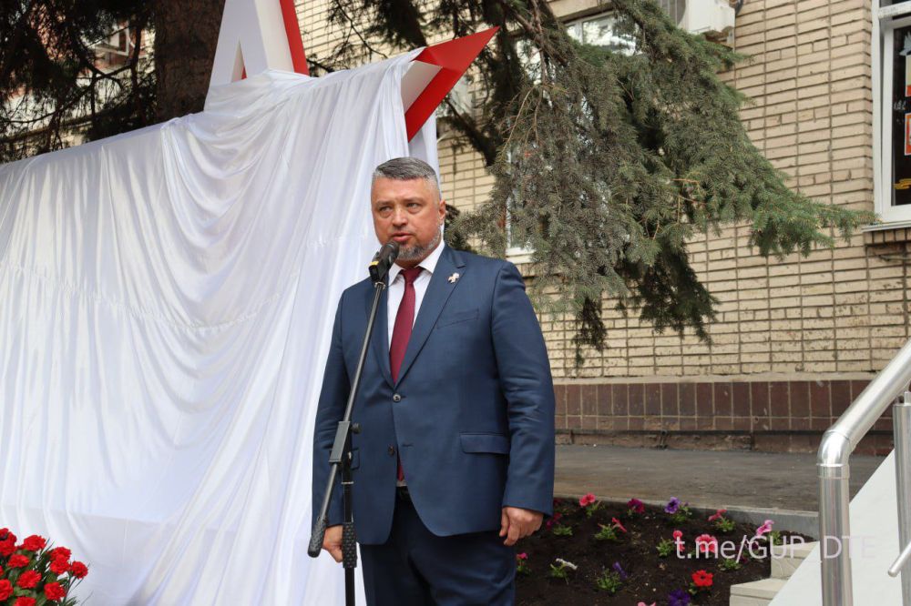 «ИХ ИМЕНА НАВЕЧНО ВПИСАНЫ В ИСТОРИЮ НАШЕГО ПРЕДПРИЯТИЯ»: В «ДОНБАССТЕПЛОЭНЕРГО» ОТКРЫТ ПАМЯТНЫЙ ЗНАК В ЧЕСТЬ СОТРУДНИКОВ, ПОГИБШИХ ПРИ ВЫПОЛНЕНИИ БОЕВЫХ ЗАДАЧ В ХОДЕ ПРОВЕДЕНИЯ СВО И СЛУЖЕБНЫХ ОБЯЗАННОСТЕЙ