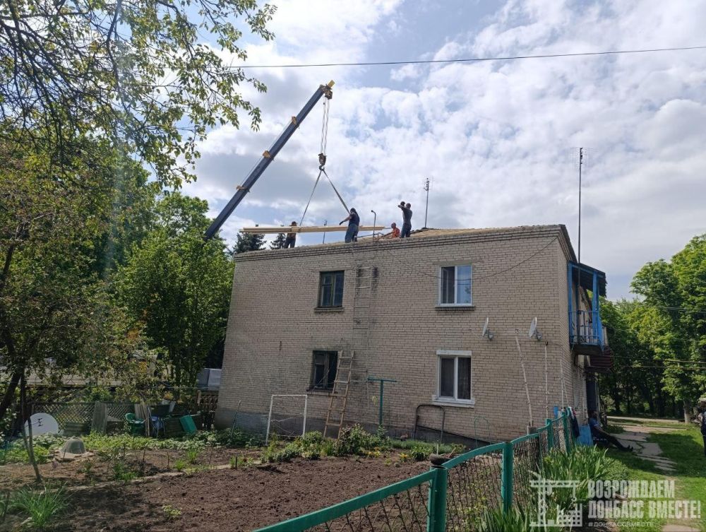 Игорь Лызов: Бригада из ЕАО приступила к восстановлению дома в Амвросиевском округе