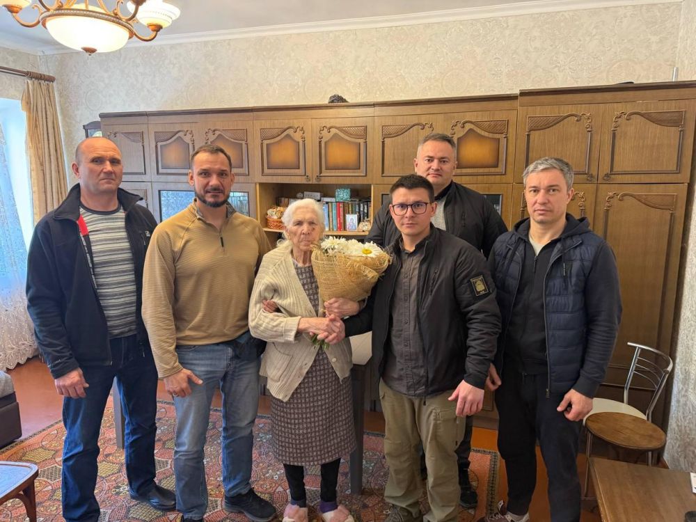 В преддверии Дня Победы представители Камчатского края поздравили ветеранов ВОВ из подшефного посёлка городского типа Мироновского