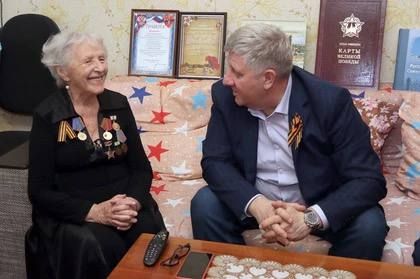 Глава Правительства ДНР Андрей Чертков навестил жительницу блокадного Ленинграда