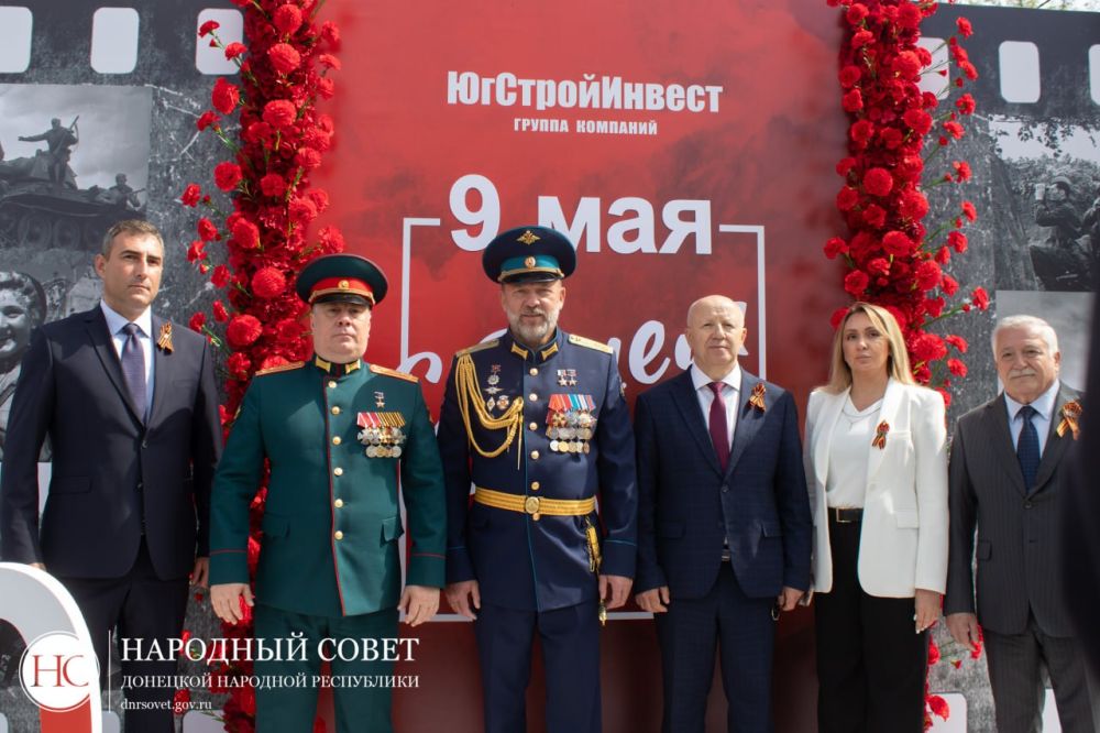 Константин Кузьмин принял участие в концерте, посвященном Дню Победы, в Мариуполе