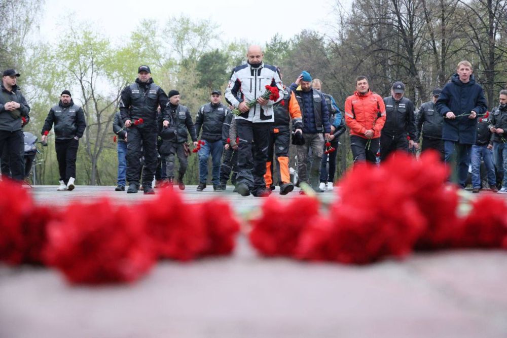 В мотопробег более чем на тысячу километров по Уралу отправился полпред президента в Уральском федеральном округе Артем Жога