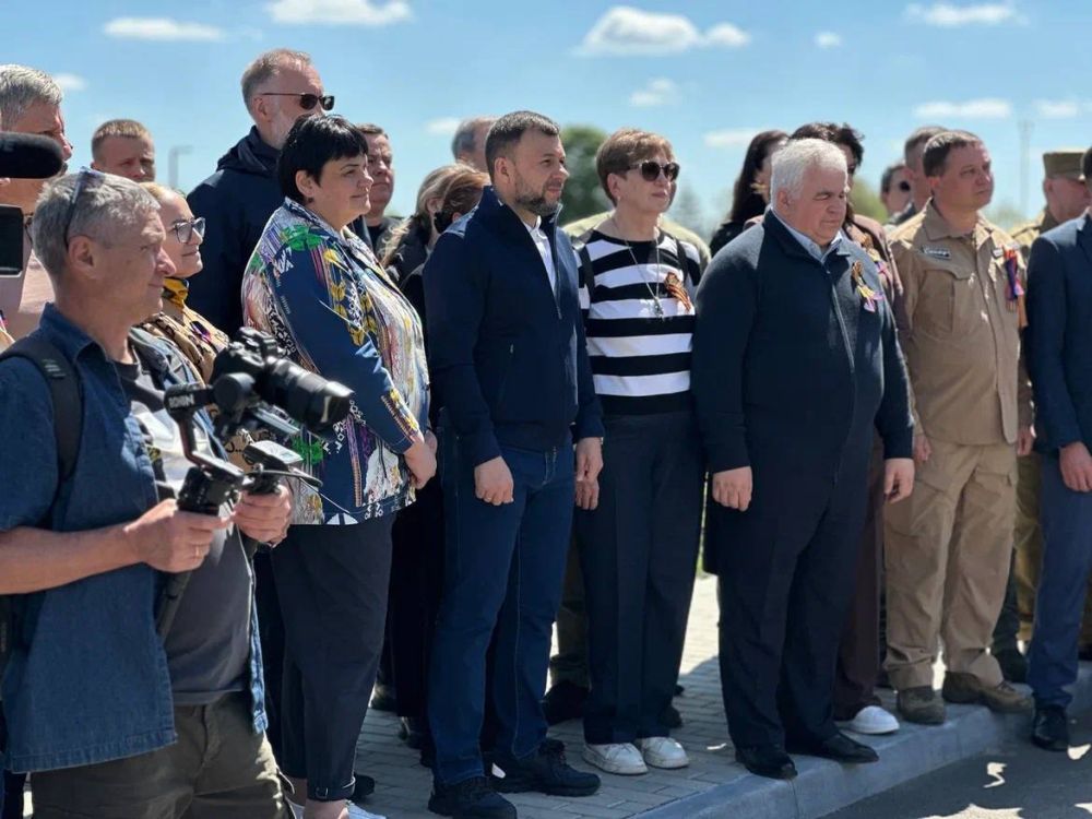 Константин Кузьмин: Сегодня, в День Донецкой Народной Республики, высадили 300 кустов сирени