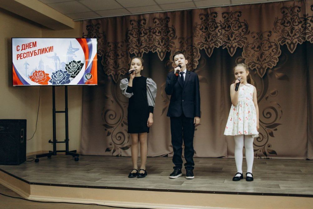 В Ждановке состоялся концерт к 11-й годовщине Донецкой Народной Республики