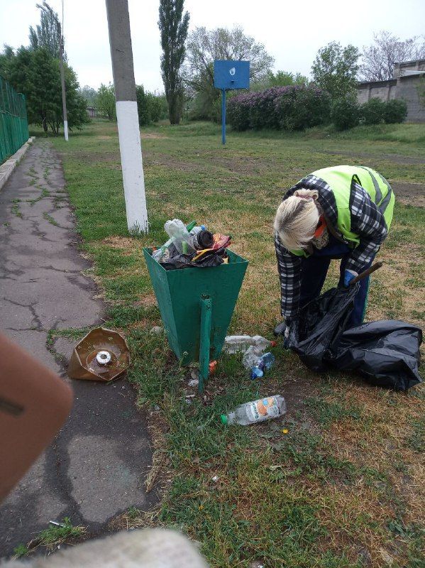 Силами коммунальных предприятий были проделаны работы по наведению чистоты и порядка на территории г. Моспино: