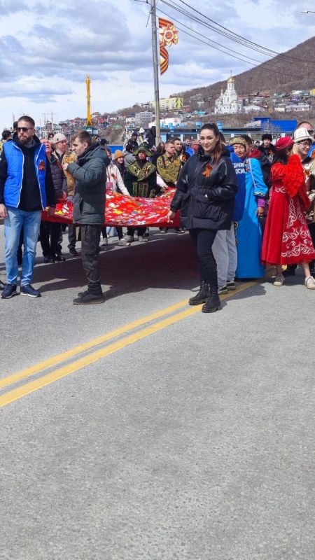 Сергей Желновач: Ребята из Светлодарска пронесли «Знамя Победы» по главной площади столицы Камчатки